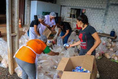 Mulheres de acampamentos e assentamentos do MST partilharam 160 cestas de alimentos